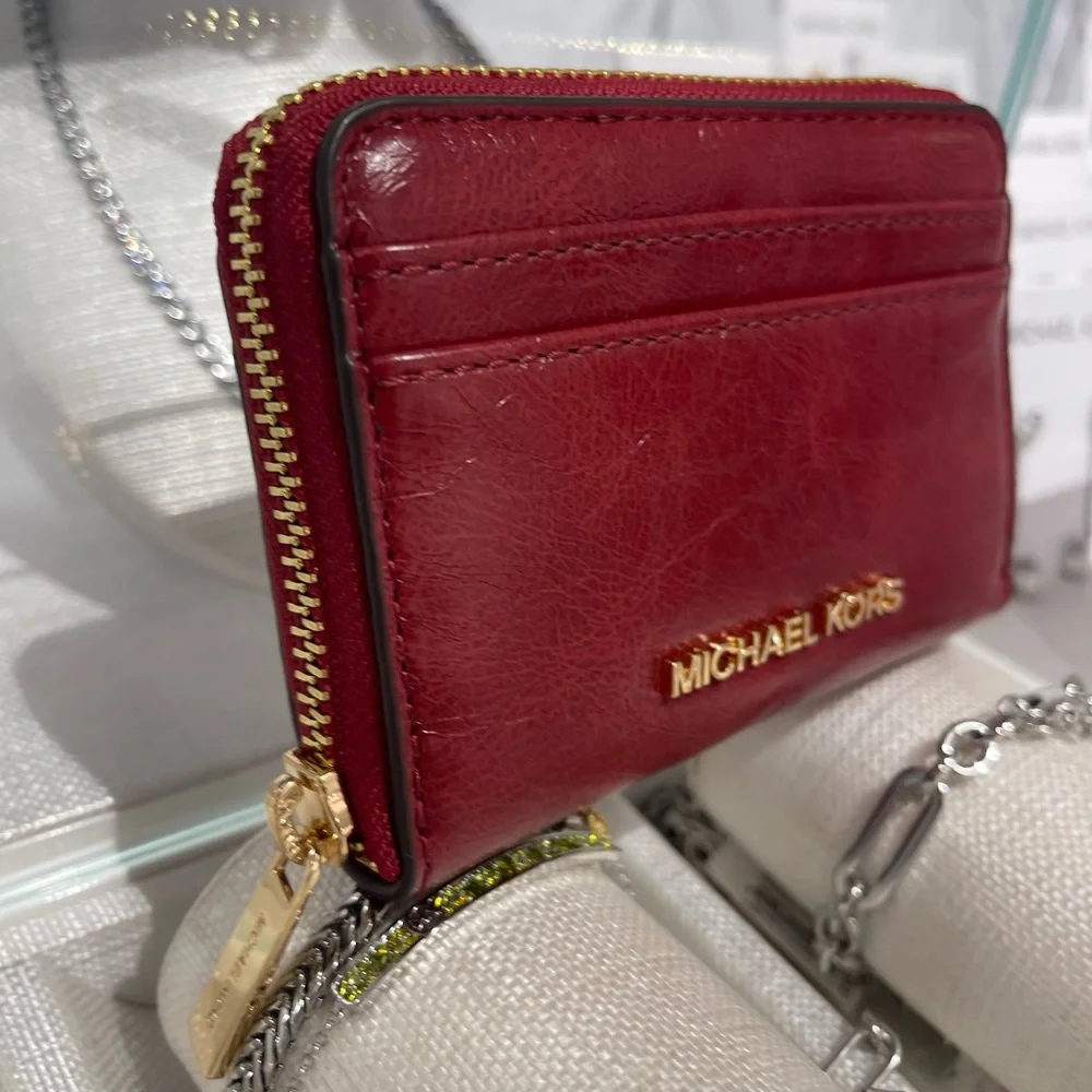 MICHAEL KORS Jet Set Medium Distressed Zip Around Card Case
Cherry
NWT - Picture 16 of 16